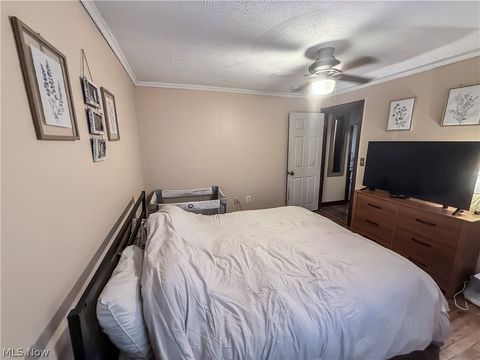 Tiny photo for 4408 Lincoln Street, Parkersburg, WV 26104 (MLS # 5188043)