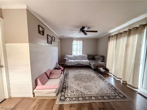 Tiny photo for 4408 Lincoln Street, Parkersburg, WV 26104 (MLS # 5188043)