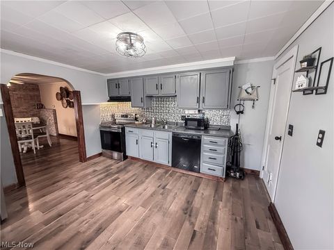 Tiny photo for 4408 Lincoln Street, Parkersburg, WV 26104 (MLS # 5188043)