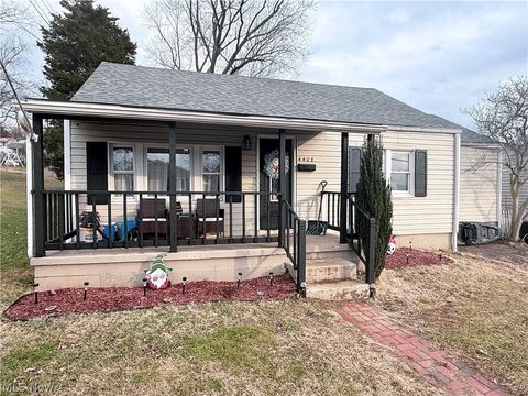 Tiny photo for 4408 Lincoln Street, Parkersburg, WV 26104 (MLS # 5188043)
