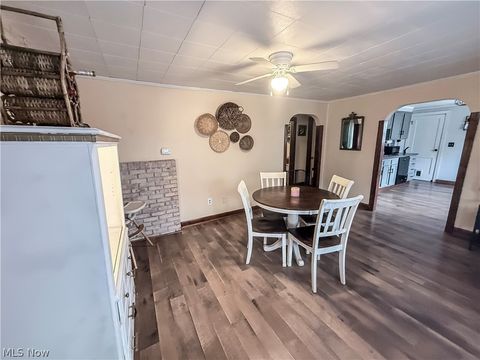 Tiny photo for 4408 Lincoln Street, Parkersburg, WV 26104 (MLS # 5188043)