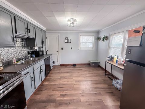 Tiny photo for 4408 Lincoln Street, Parkersburg, WV 26104 (MLS # 5188043)