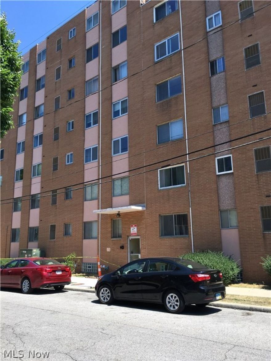 Coral Rock Condo Offers Convenient Location, 2 Bedrooms, Garage Parking!! Fresh  & Bright Interior. Ceramic Floors, Secure Building, Spacious Rooms, Large Closets, All appliances stay! Beautiful Indoor Pool, Large Party Room,Dining Room off Kitchen, Desirable First Floor End Unit