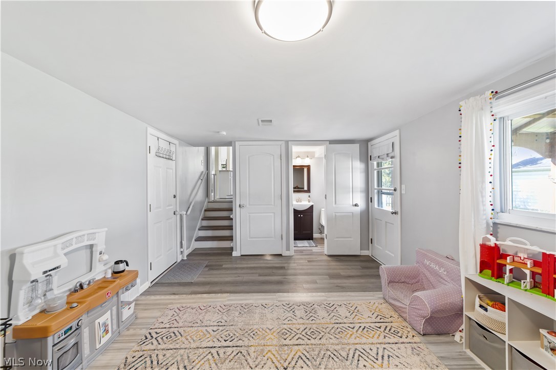 F & F Dev Co Inc - Residential