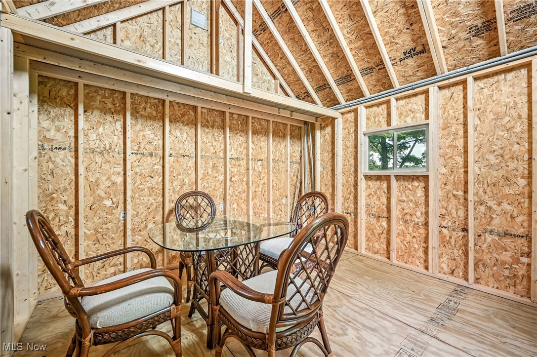 Berlin Center, Ohio 44401, United States, 2 Bedrooms Bedrooms, ,2 BathroomsBathrooms,Residential,Contingent,176228