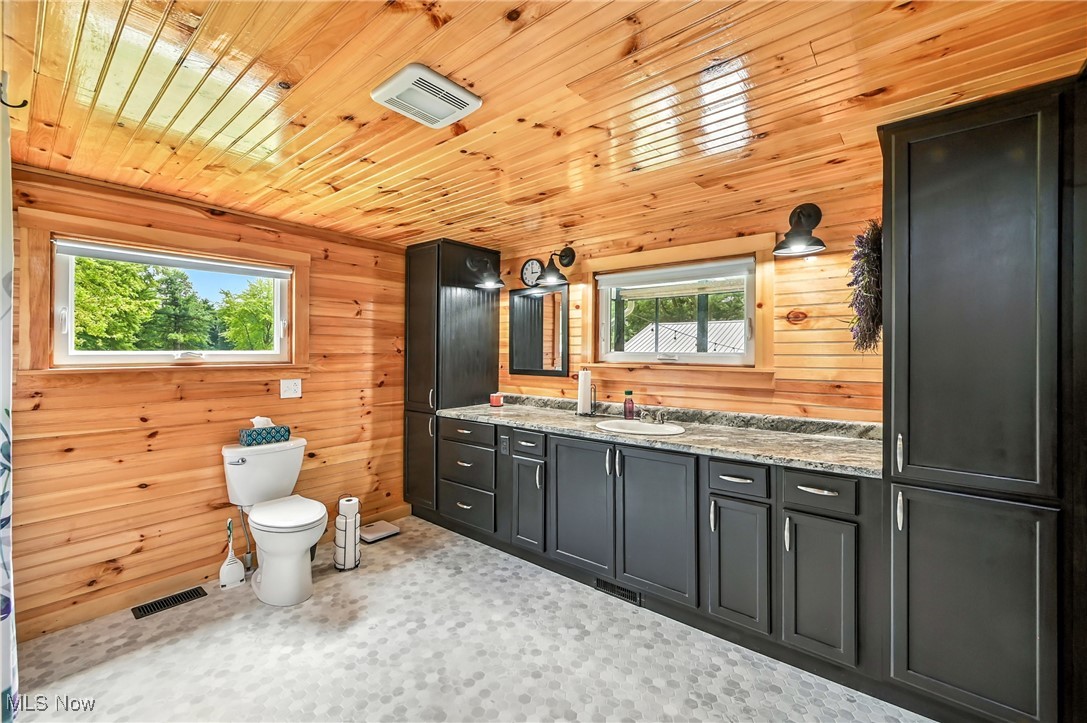 Berlin Center, Ohio 44401, United States, 2 Bedrooms Bedrooms, ,2 BathroomsBathrooms,Residential,Contingent,176228