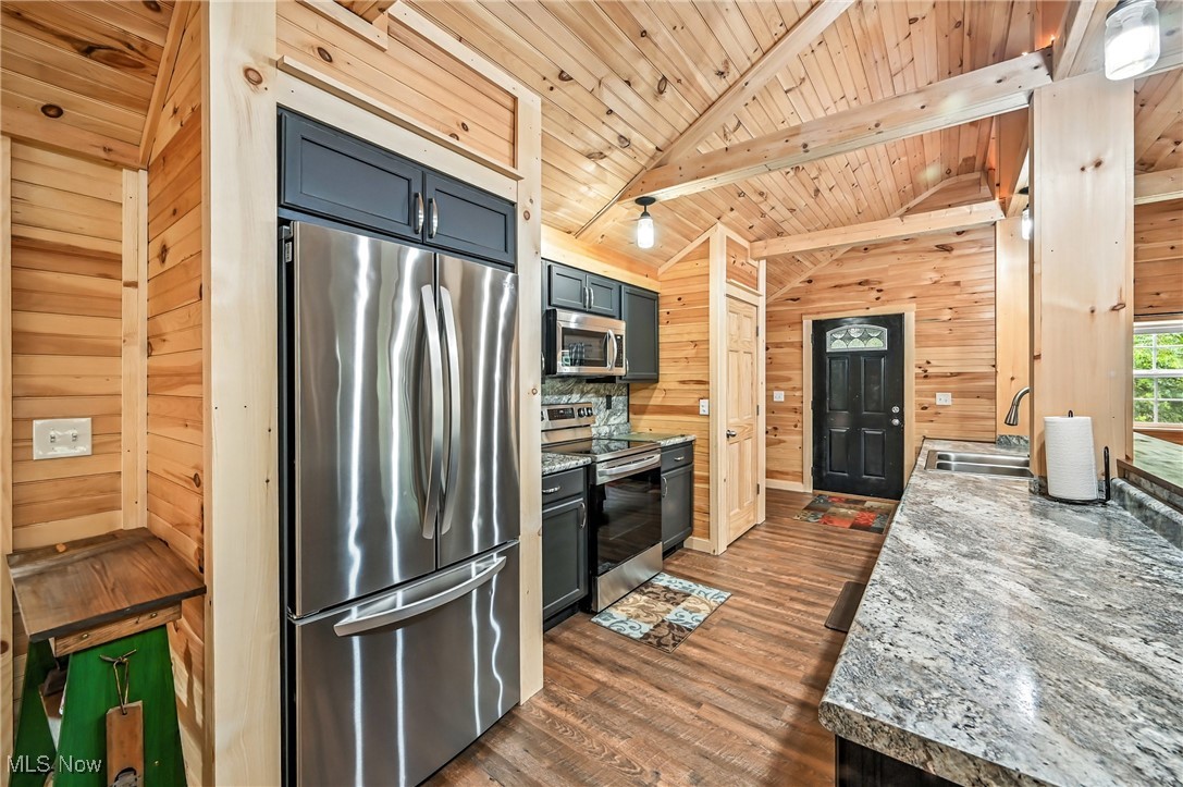 Berlin Center, Ohio 44401, United States, 2 Bedrooms Bedrooms, ,2 BathroomsBathrooms,Residential,Contingent,176228