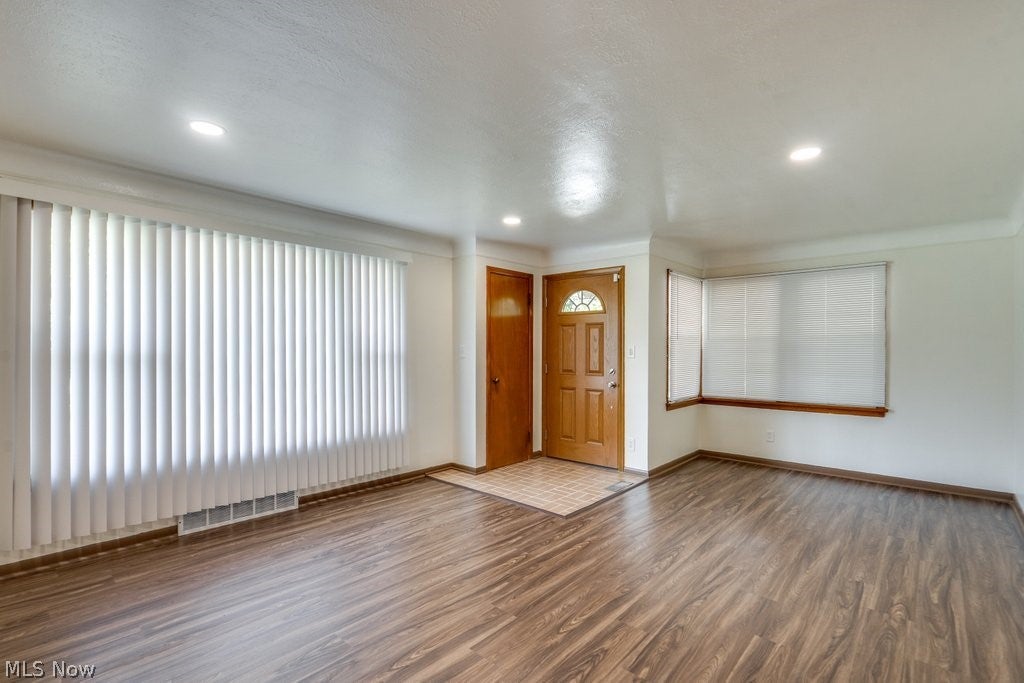 2031 W Pleasant Valley Road