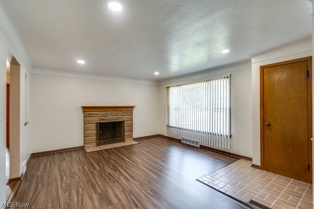 2031 W Pleasant Valley Road