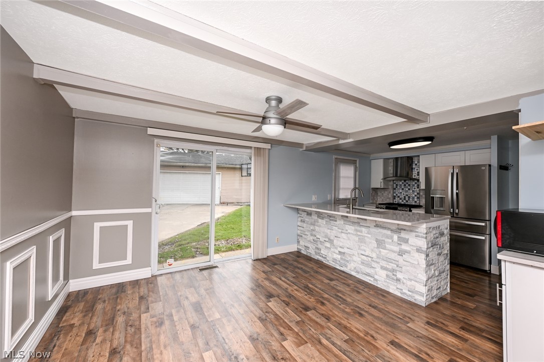 Bedford Colony Club Apts - Residential