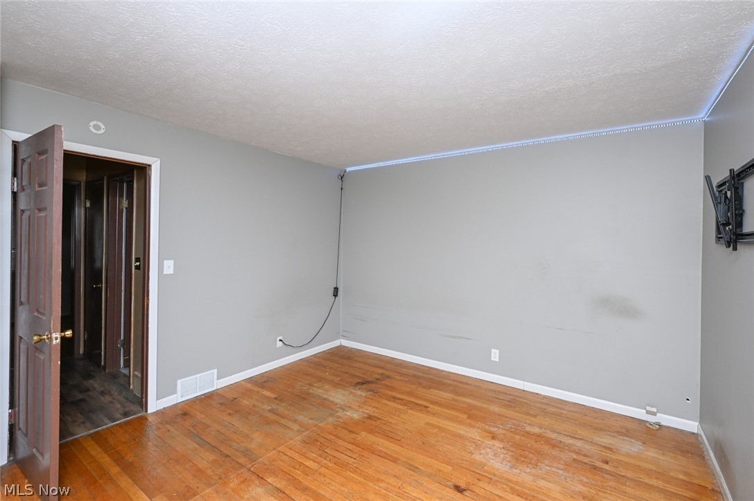 Bedford Colony Club Apts - Residential