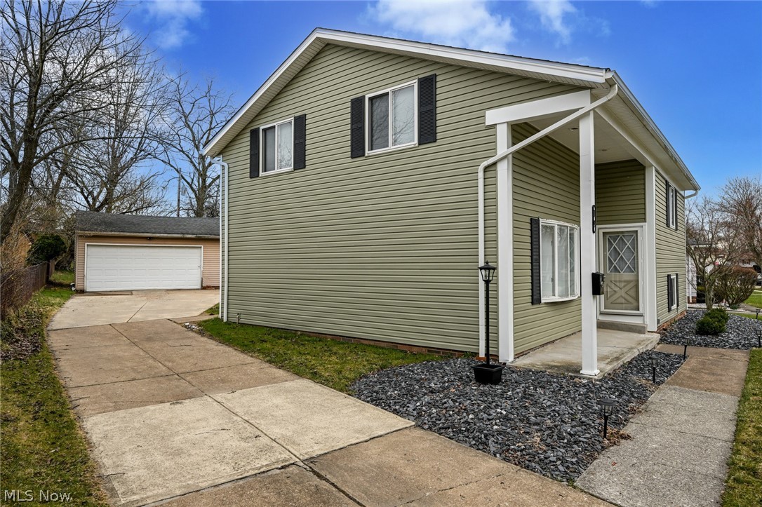 Bedford Colony Club Apts - Residential