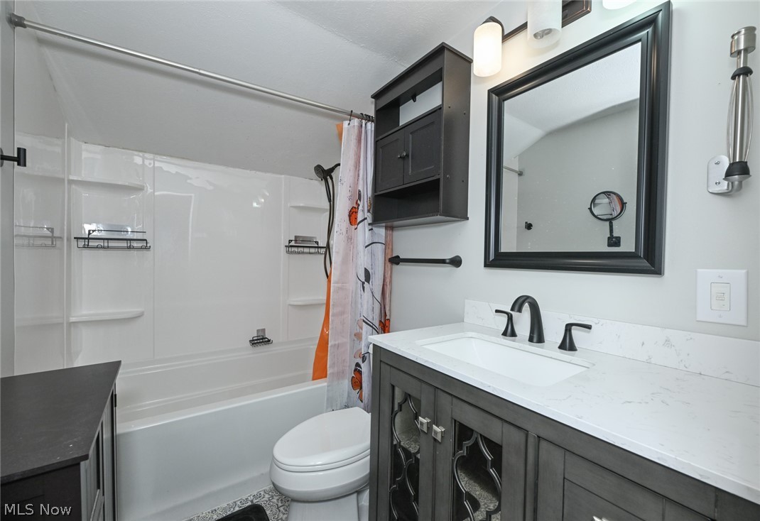 Bedford Colony Club Apts - Residential