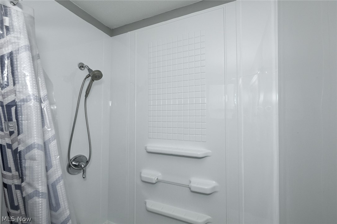 Bedford Colony Club Apts - Residential