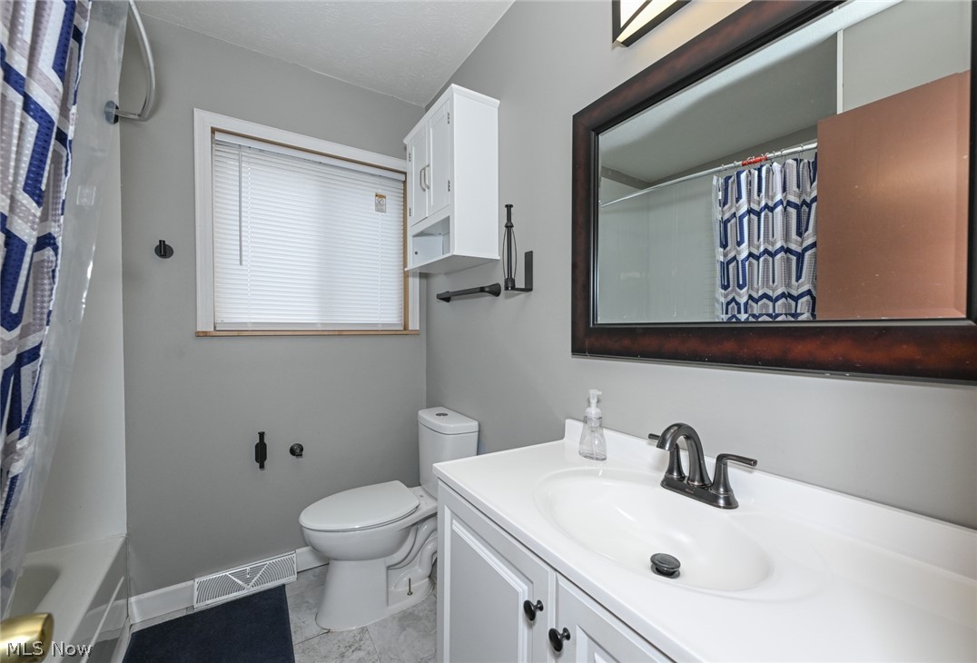 Bedford Colony Club Apts - Residential