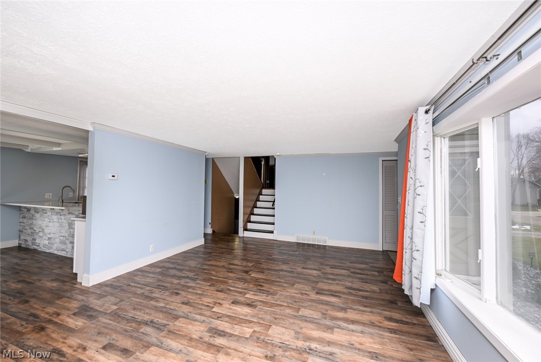 Bedford Colony Club Apts - Residential