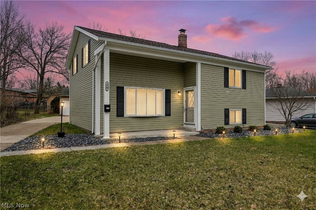 Photo of 19 Brune Drive, Bedford, OH 44146 (MLS # 5198309)