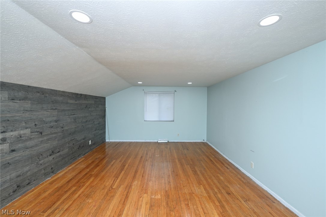 Bedford Colony Club Apts - Residential