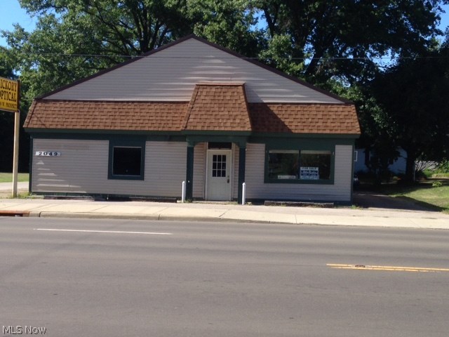 Former Opticians office. Nicely divided with reception and office areas. 1680 Square feet. 2 rest rooms, 2 exam rooms, Paved parking.