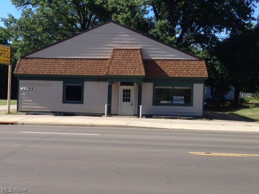 Former Opticians office. Nicely divided with reception and office areas. 1680 Square feet. 2 rest rooms, 2 exam rooms, Paved parking.