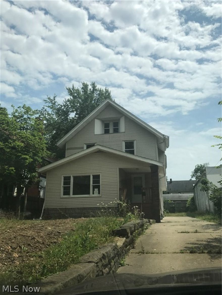 5 bedroom house - new top to bottom, flooring, paint, fixtures, totally rehabbed June 2017. Blocks away from University of Akron and highway.  Tenants pay all utilities. One mo as deposit. Call to see today!