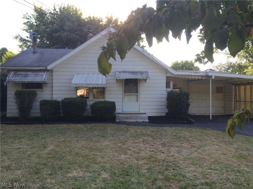 Cute one bedroom home on beautiful half acre lot.  Quiet Street.  Attached Garage.  Breezeway.  Don't miss this opportunity.