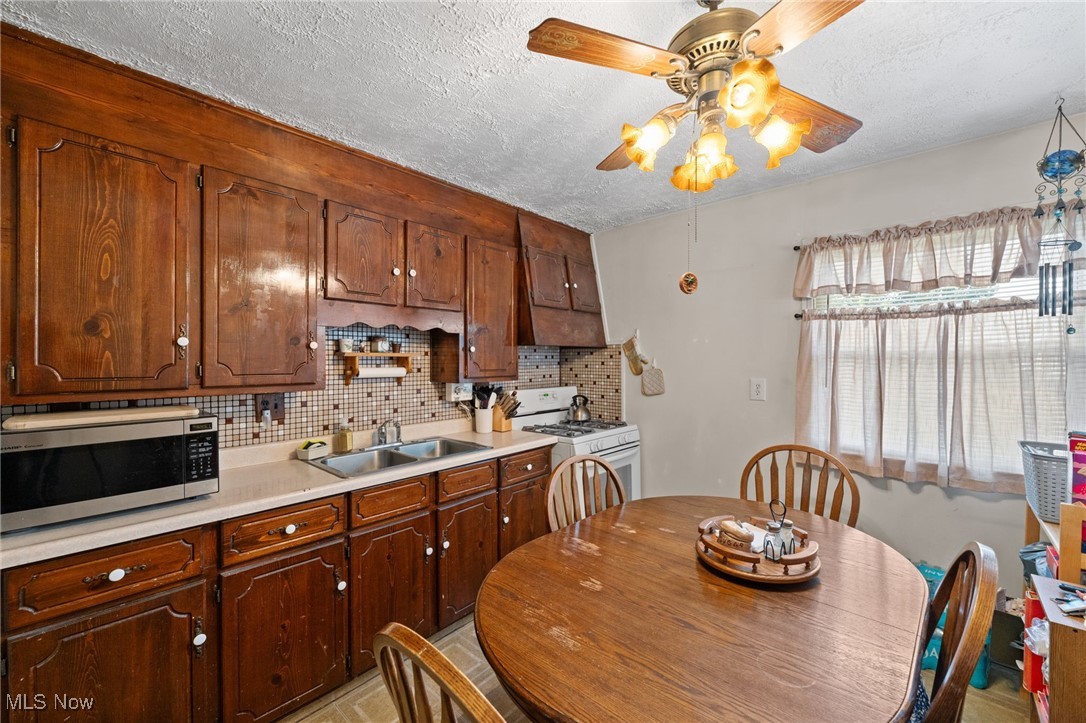 3302 Maplecrest Drive