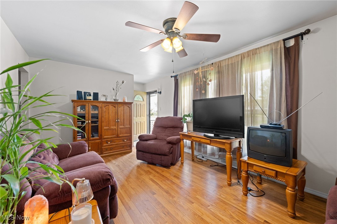 3302 Maplecrest Drive