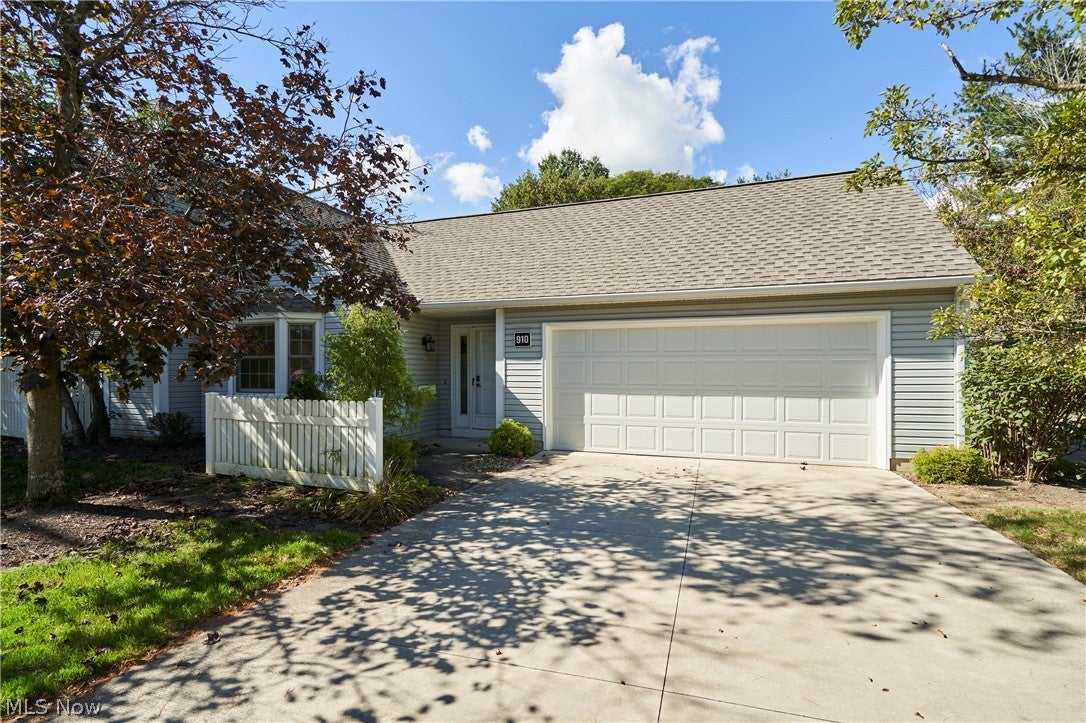 910 Wellsley Lane