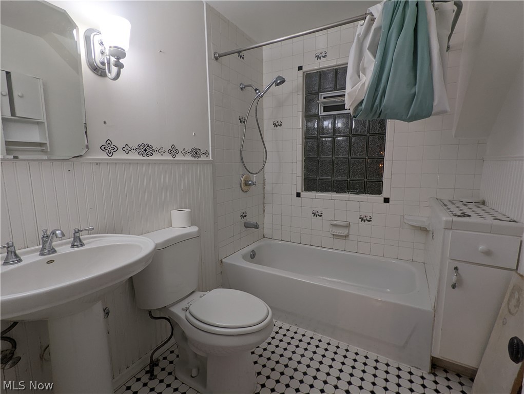 Elwell & Marvins - Residential Lease