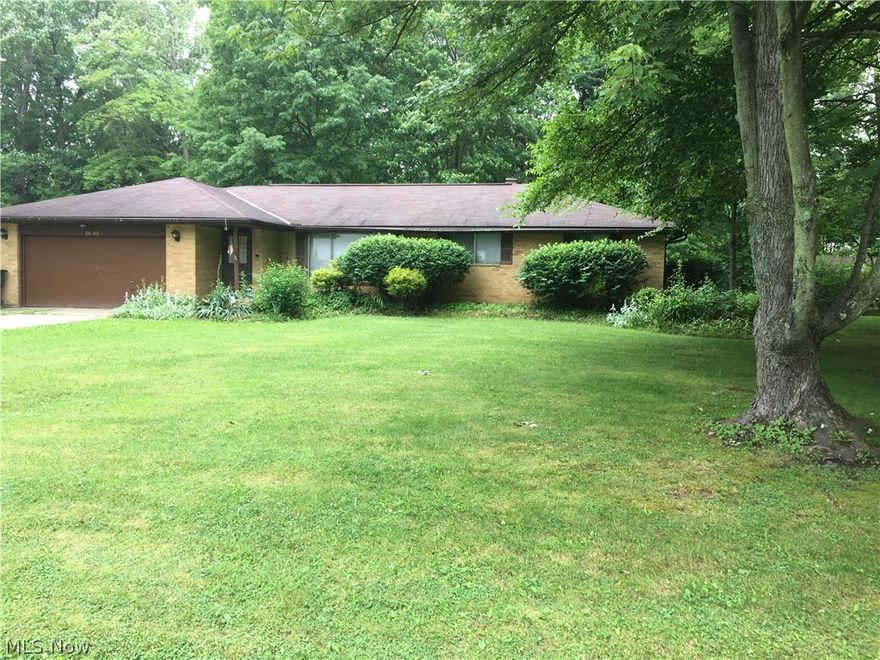 Hard to find 4 Bedroom 2-1/2 bath 2050 square foot ranch on nearly 1/2 acre lot. Newer furnace in Family Room, newer HWT, fridge & microwave. Freshly painted master bedroom anddining room. Master bath, 4th bedroom could be an office. Private yard, patio enclosure. Family Room addition offers pool table/ping pong area, and TV area with custom stone wdbgfireplace w raised hearth. Great mud room off garage has 1/2 bath, cabinet storage, wood storage shelving and huge pantry/closet. All appliances included. Home Warranty. Long time
2nd owner. Call today - won't last! Ask about rehab loan option to make it yours!