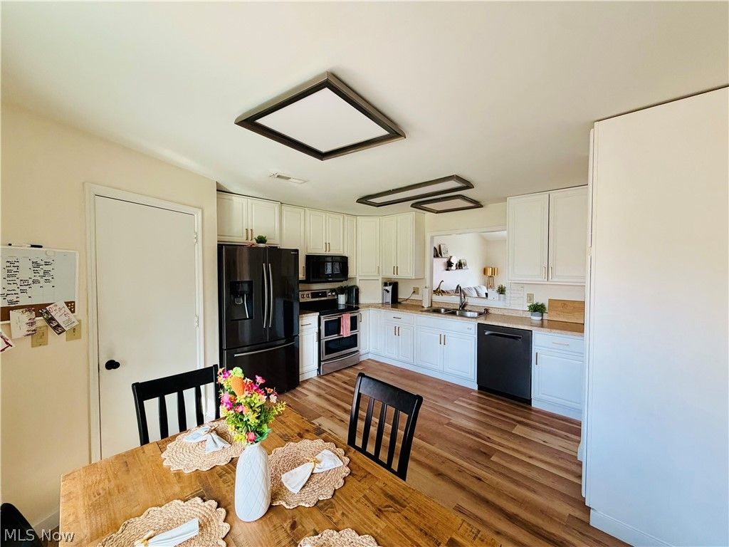 Photo of 8760 Candlestick Lane, Dayton, OH 45424 (MLS # 5197879)