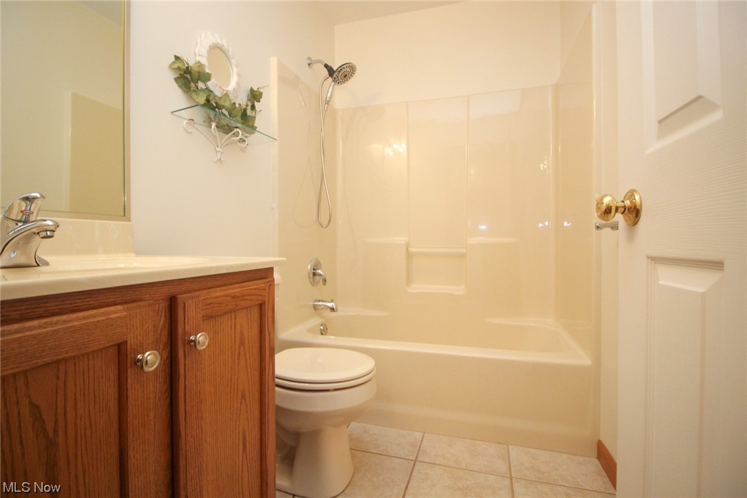 Country Mdws Lake Condo - Residential