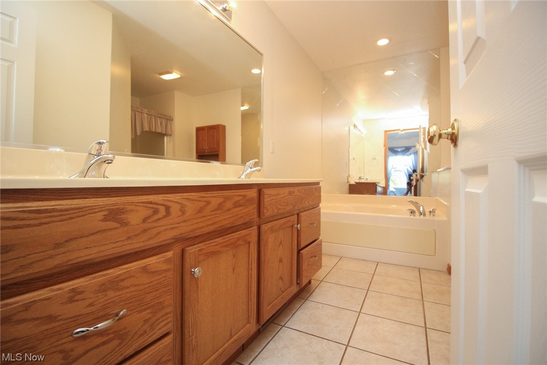 Country Mdws Lake Condo - Residential