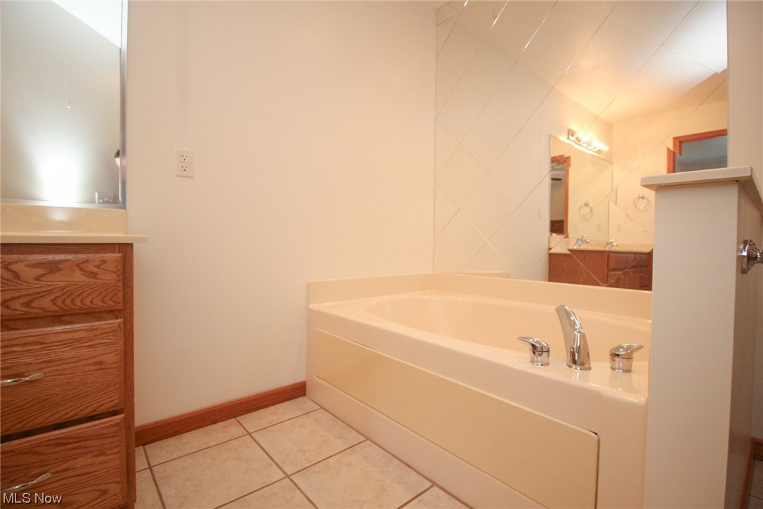 Country Mdws Lake Condo - Residential