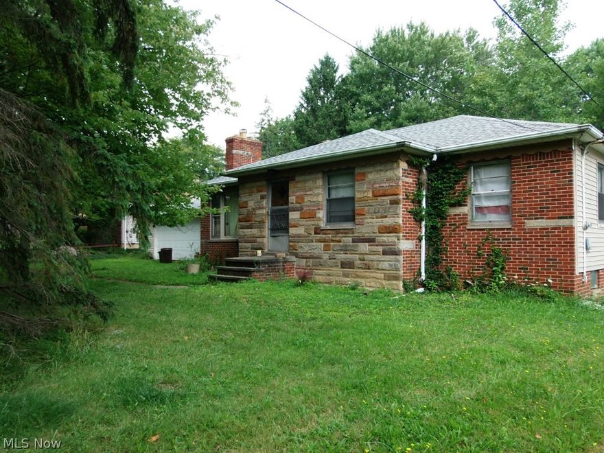 North Royalton Ranch Is Nestled On Large .80 Acre Lot! Plenty Of Room To Roam! Offers One Floor Living With Full Basement! Loads Of Potential ~ Make It Your Own! Major Updates Include Newer Roof & Siding! Great Possibility For Investor! Located Close To Freeway Access, Shopping & Restaurants! North Royalton City Schools.