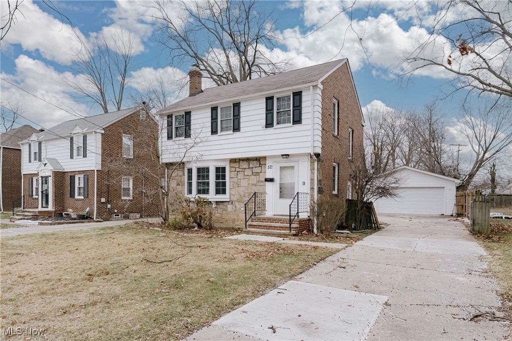 Photo of 571 E 260th Street, Euclid, OH 44132 (MLS # 5176814)