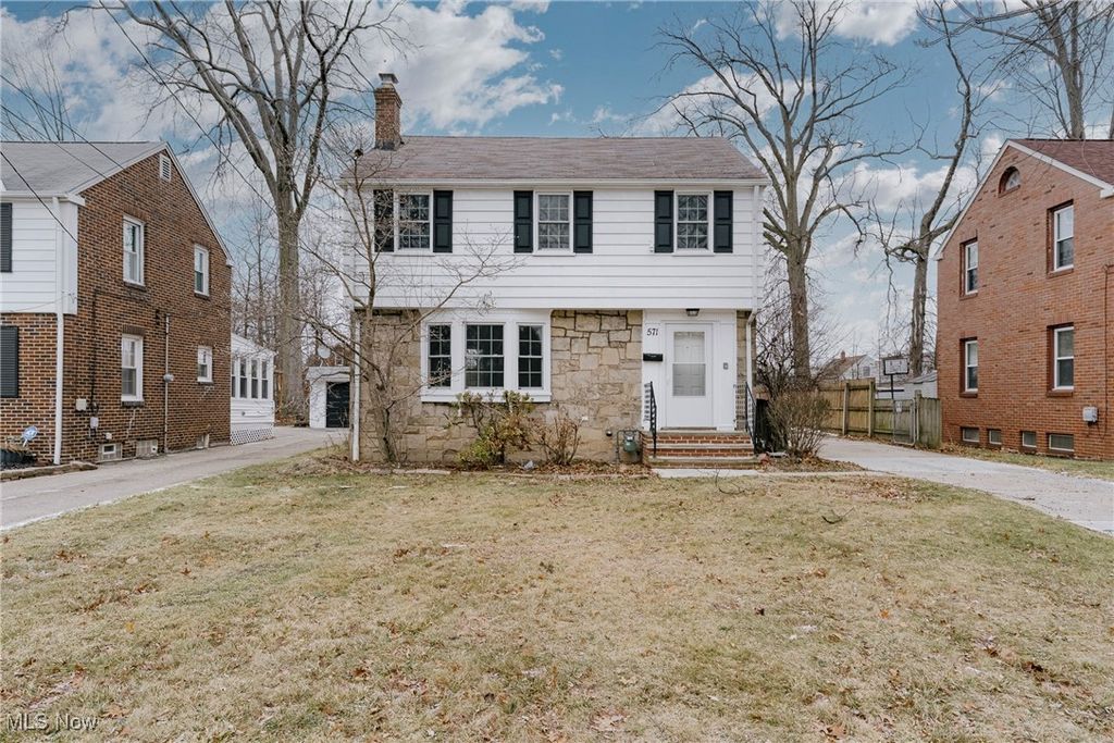 Photo of 571 E 260th Street, Euclid, OH 44132 (MLS # 5176814)