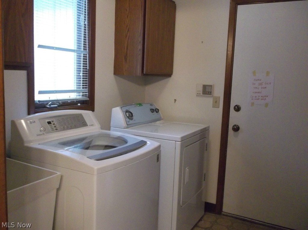 Pinewood Court Condos - Residential