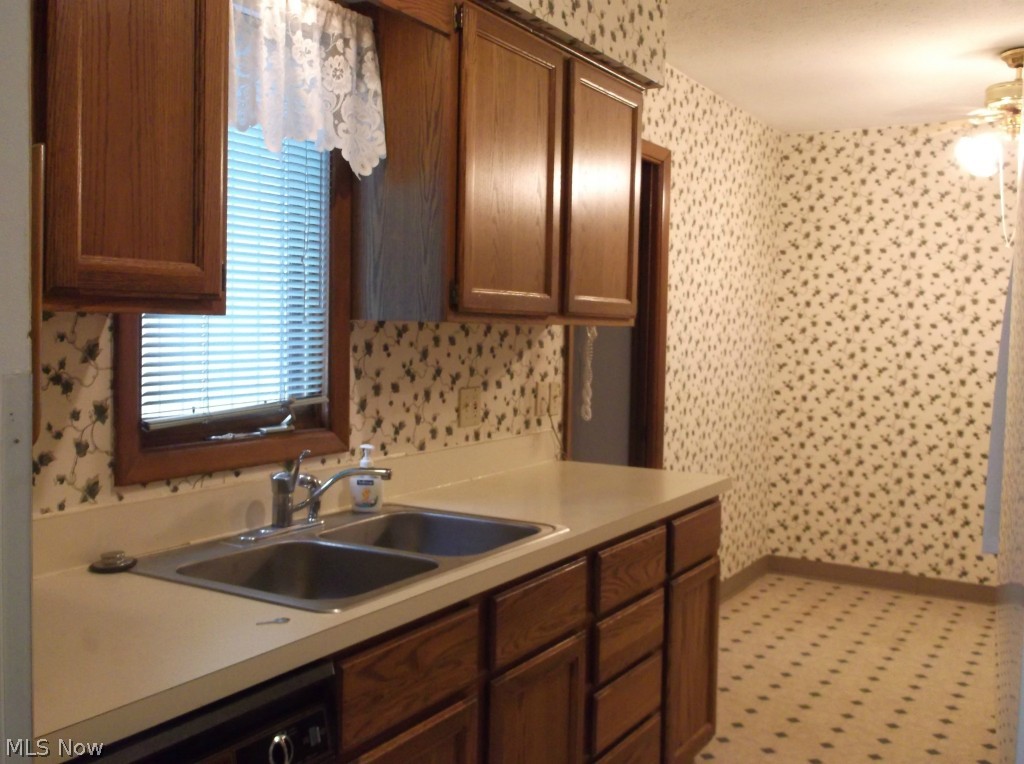 Pinewood Court Condos - Residential