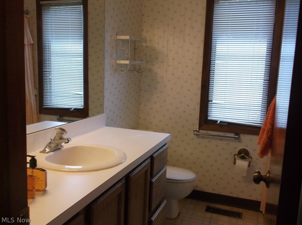 Pinewood Court Condos - Residential