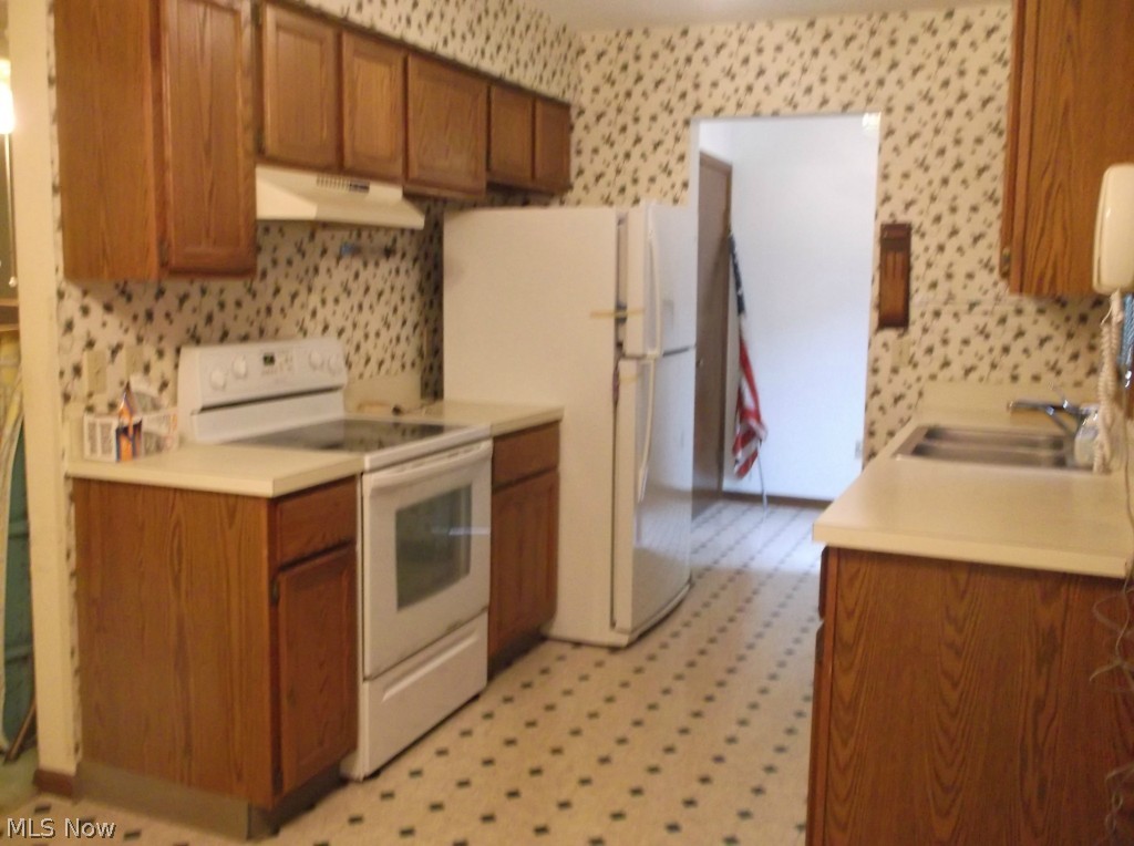 Pinewood Court Condos - Residential