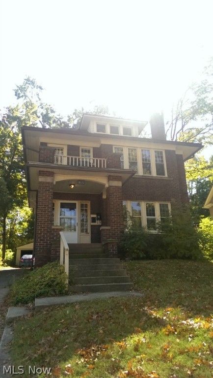 Don't miss out on this fantastic opportunity in a great Cleveland Heights location! The old, heavily treed street is the setting for this spacious second floor apartment. Hardwood floors throughout greet you as you enter the apartment, along with tons of windows for natural lighting and 2 balconies for outdoor living area. The wood-burning fire place is great for those crisp nights and the sun room off the master bedroom is great for sunny days. Included is a garage parking space. Not to mention this place is mere minutes from the famed Coventry shopping/dining/arts area!! Act fast, this one shouldn't last long.
No pets, no section 8.