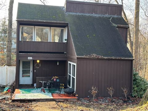 942 Caddo Avenue Akron OH 44305