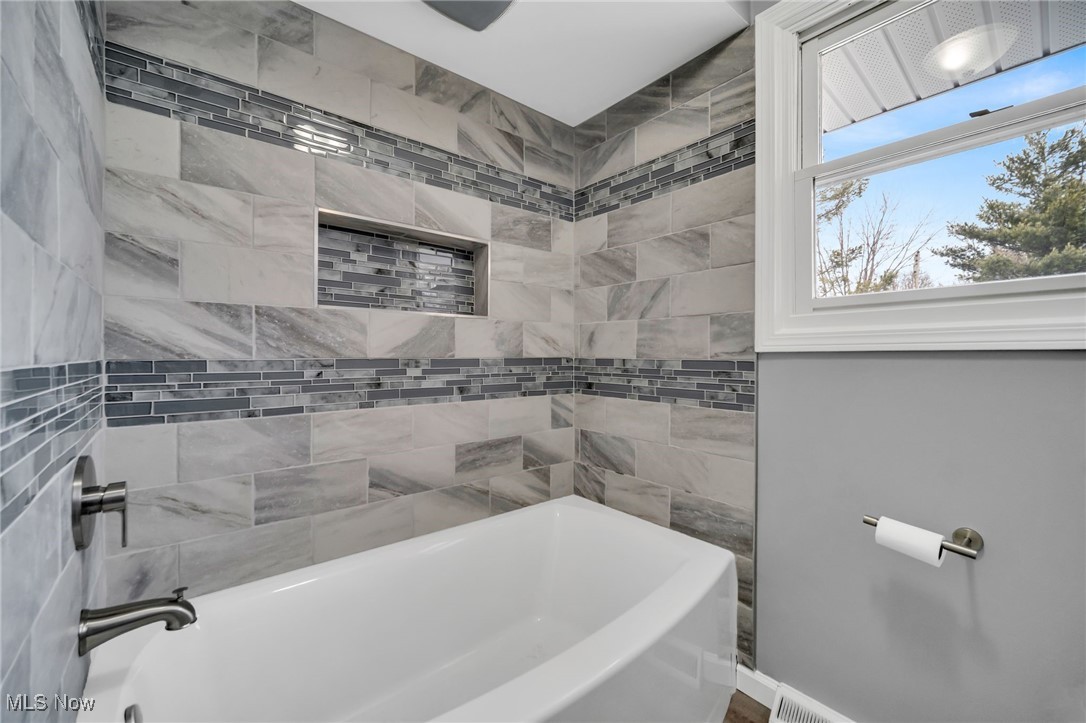 229 Shore Drive, Eastlake, Ohio image 15