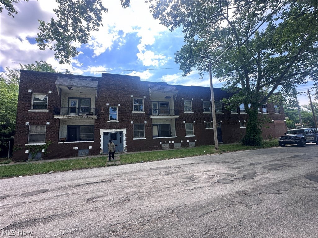 741 E 99th
