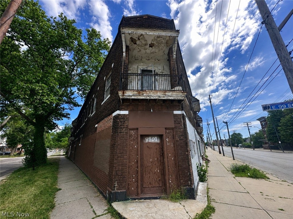 741 E 99th
