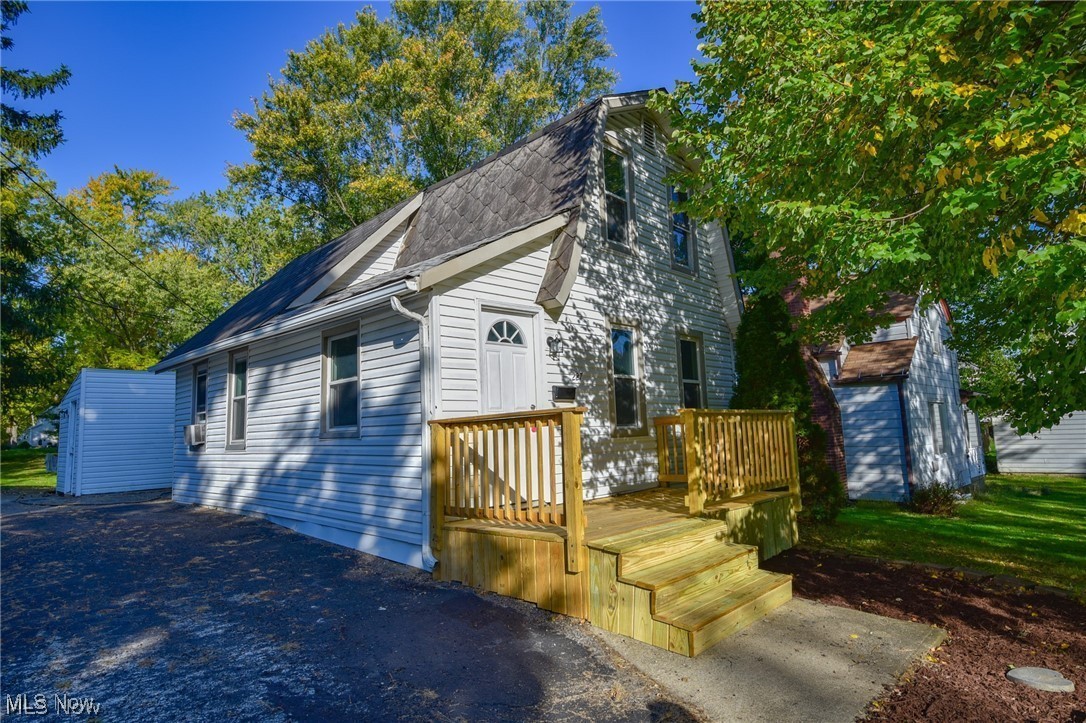Cute 3 bedroom, 1 bath colonial on beautiful wooded lot. Mudroom has laundry within. Refrigerator and range stay. TENANT OCCUPIED ON MONTH TO MONTH LEASE. Sunday only showings by appointment. NO SHOWINGS ON 7/20
