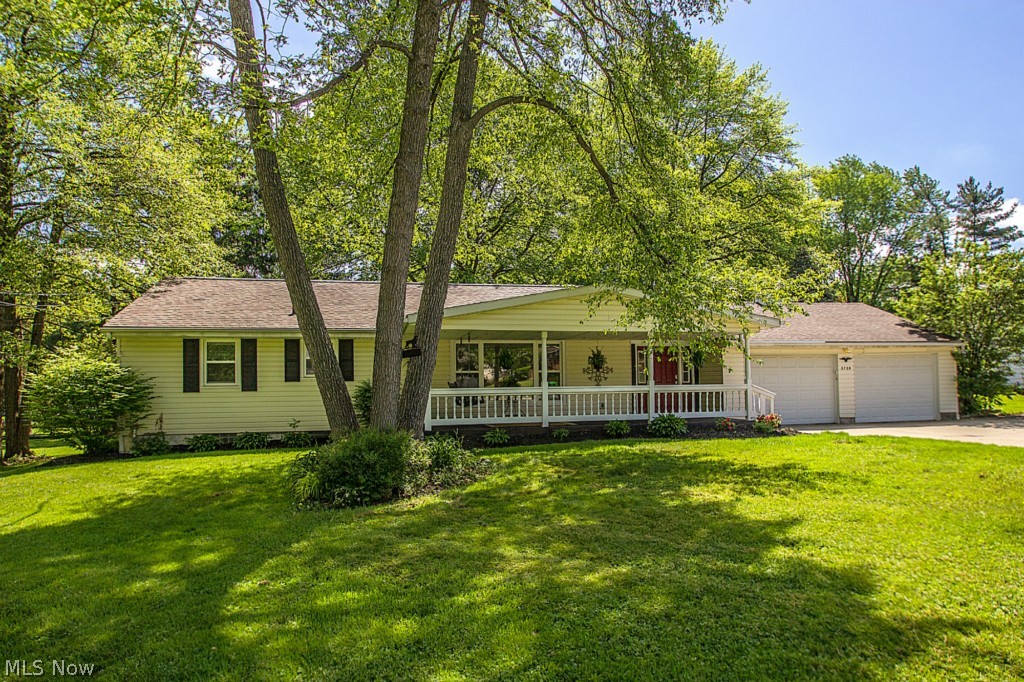 You don't want to miss this great house in Stow with tons of updates! Complete kitchen remodel in 2011 with all new appliances, New furnace and A/C in 2014, Dining room renovated with hardwood floors, and upstairs bathroom remodeled. Living space is definitely not an issue in this house with the basement finished with a kitchenette, bedroom, and bathroom. Lots of outside storage with a large 2.5 car garage, and a large garden shed/workshop! Call Today for a Showing!!