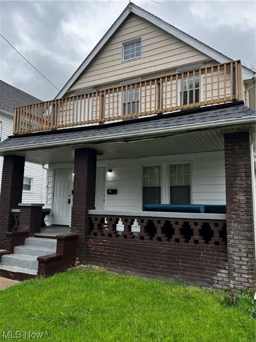 This charming upstairs duplex unit is located in the desirable Buckeye Road area and offers a comfortable and convenient living experience. With its own private entrance, the unit features 2 bedrooms, 1 bathroom, a cozy living room, and a spacious kitchen with ample cabinet space.

The unit boasts lots of windows that allow plenty of natural light to flow in and offer great views of the surrounding area. Other notable features include brand-new carpet throughout, a  balcony perfect for outdoor relaxation, and plenty of closet space for storage.

Additionally, the property offers off-street parking and is conveniently located near public transportation, shops, and restaurants. Don't miss out on the opportunity to make this lovely Buckeye Road duplex unit your new home!